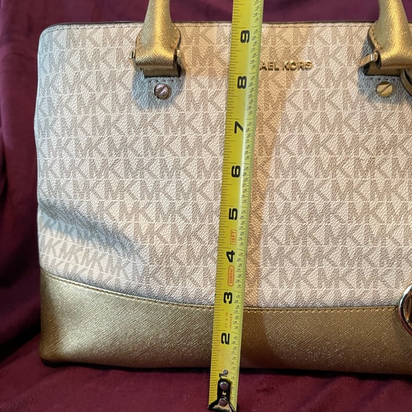 Michael Kors Signature Savannah Satchel Gold/Vanilla - Picture 7 of 12